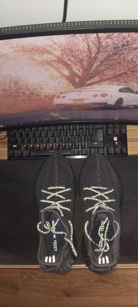 Продавам обувки YEEZY BOOST 350 V2!!!
