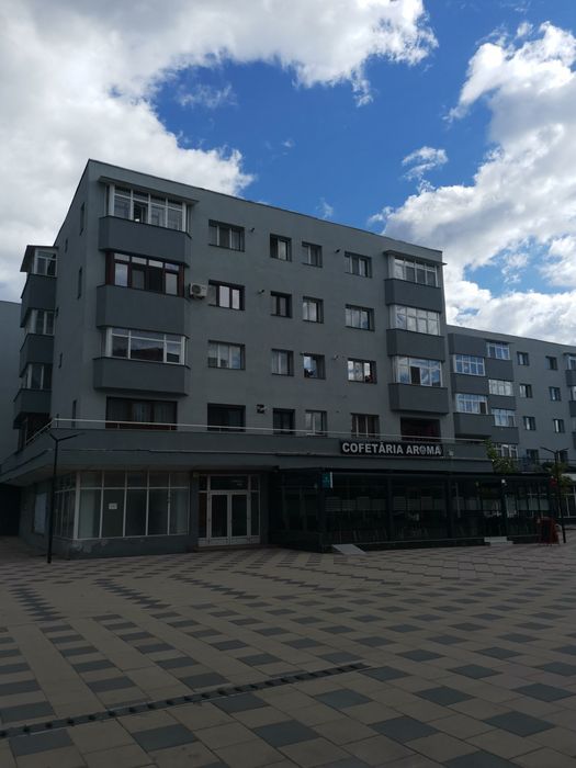 Vand apartament in centru Rovinari  4 camere