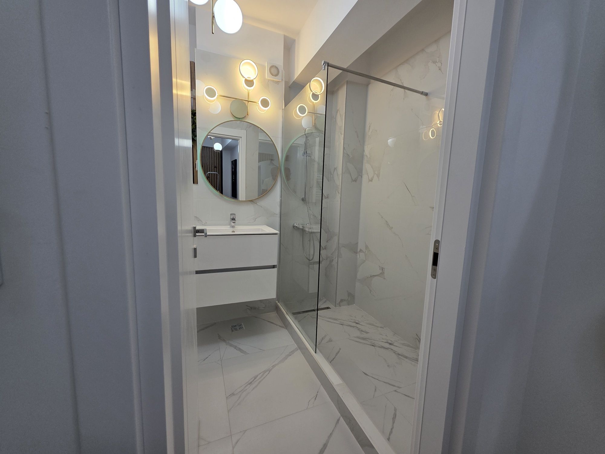 Studio de inchiriat pe termen scurt + parcare / Pipera
