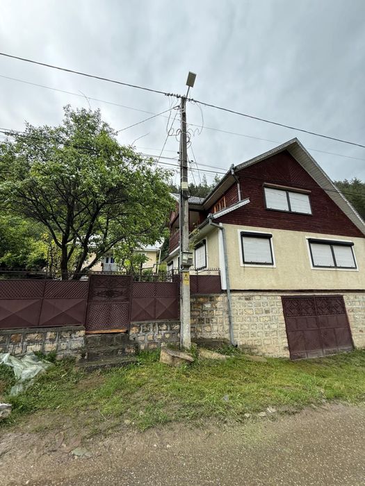 Casa de vanzare 2000mp Tulnici