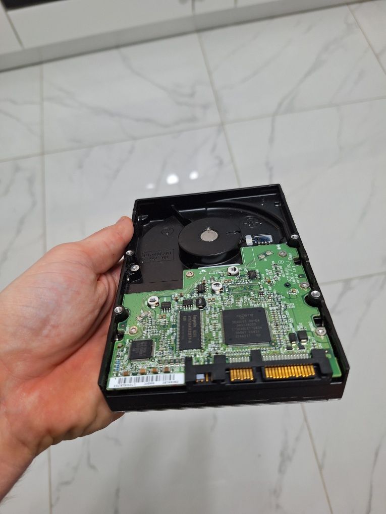 Vand hardisk marca Maxtor în stare buna fără bad de 80gb