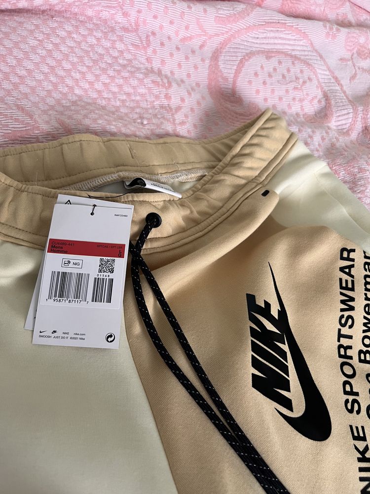 Чисто ново долнище Nike tech fleece