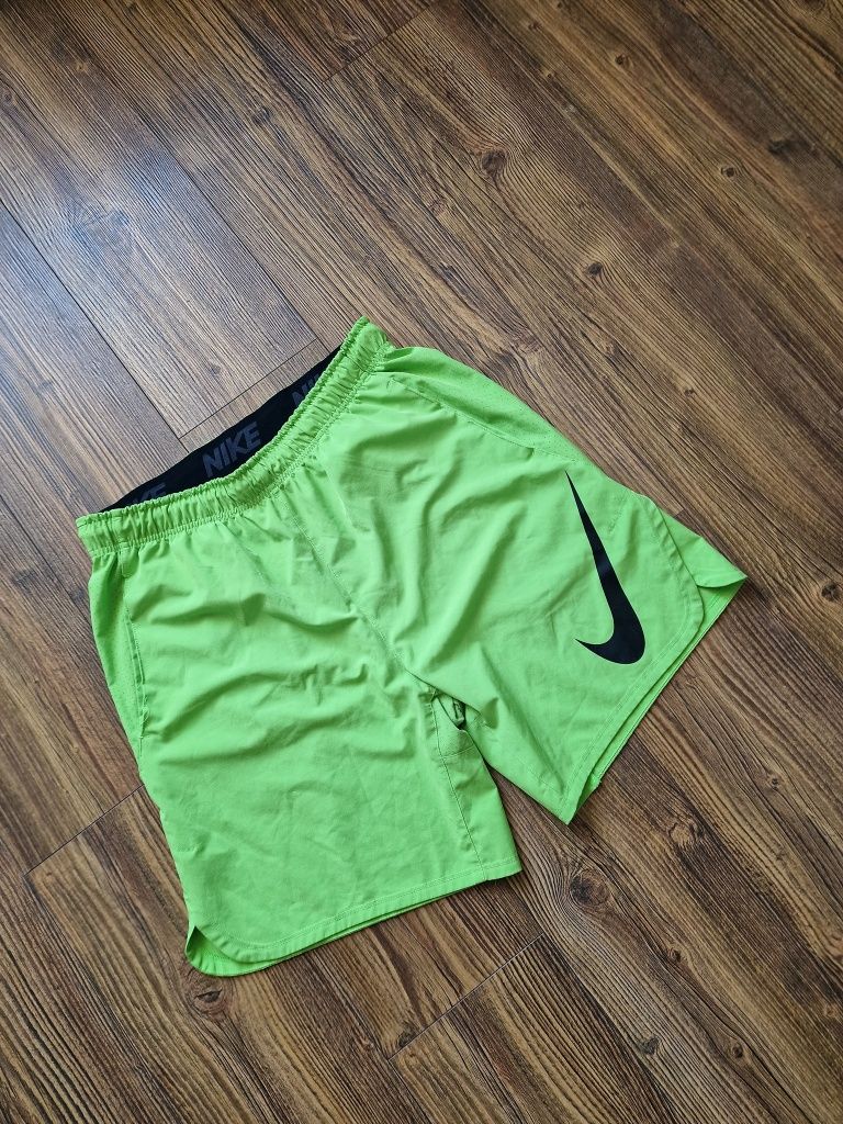 Страхотни мъжки  къси шорти NIKE размер  L