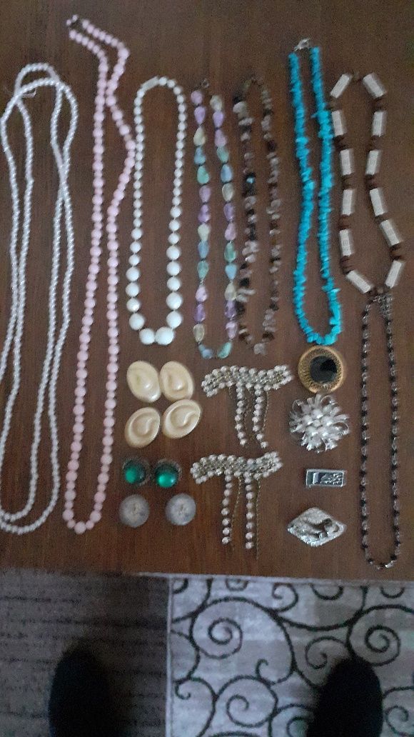 Margele,cercei ,cabanute vintage