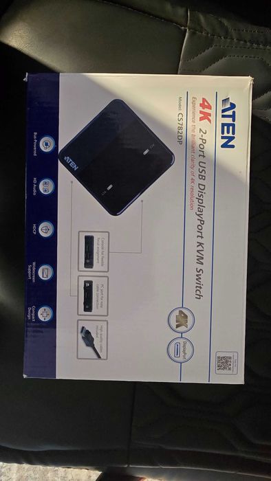 4K 2-Port USB DisplayPort KVM Switch