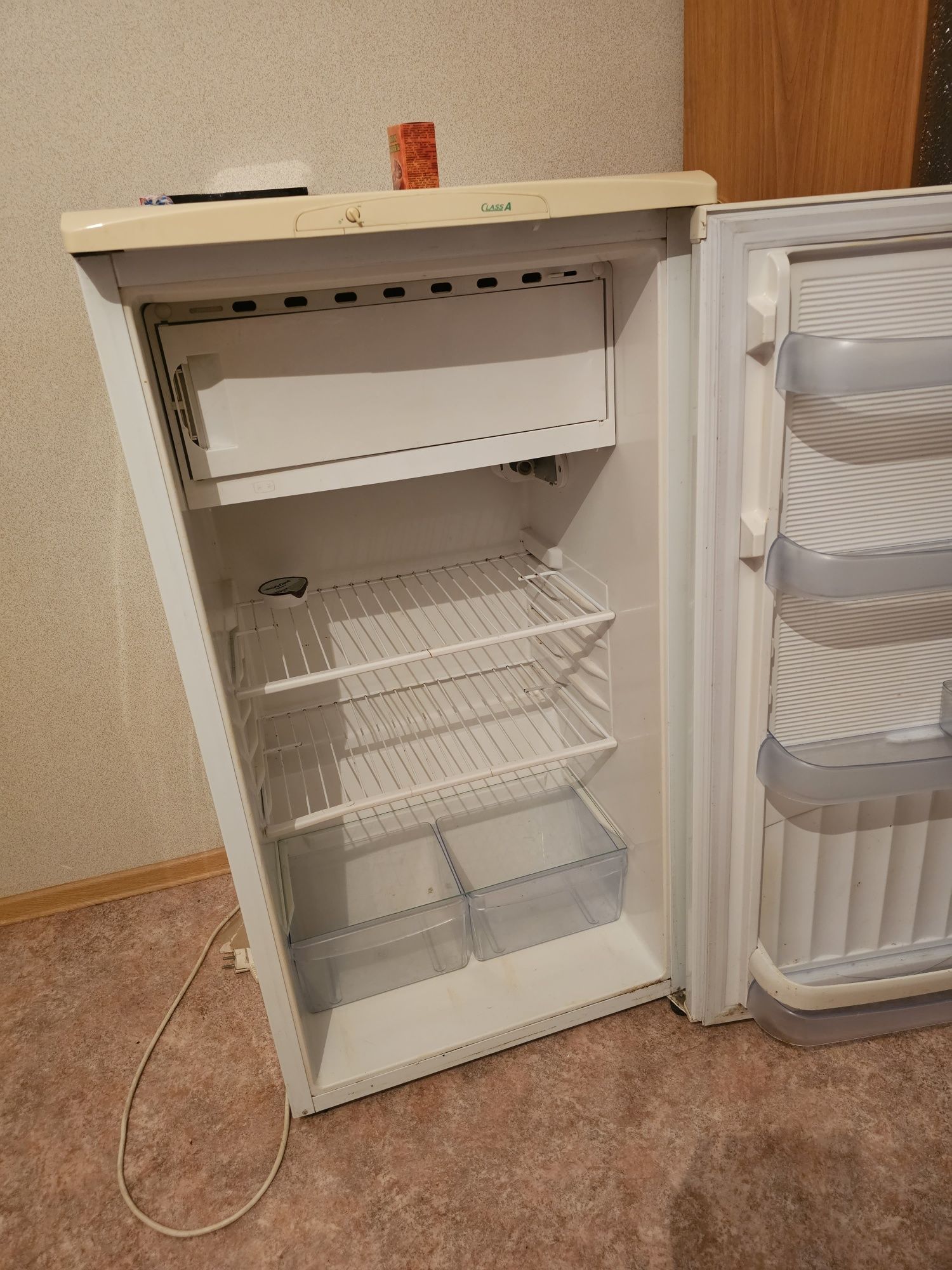 Холодильник б.у ..