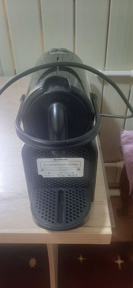 продам кофе машинку Nesspresso капсульную