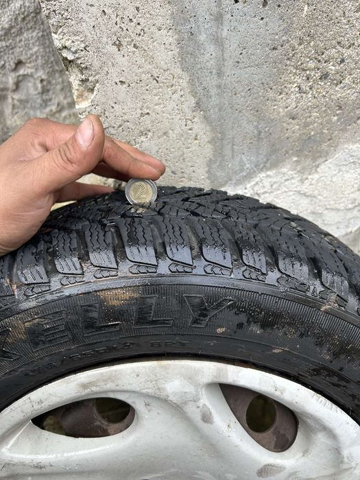 Зимни гуми с тасове 175/65R14 от пежо 206.