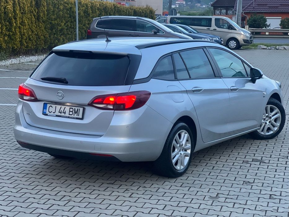 Vând Opel Astra K