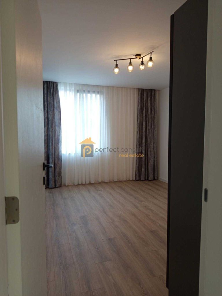 Дава се под наем Тристаен апартамент в Пловдив, Остромила - 116 кв.м за 700 € - Снимка #8