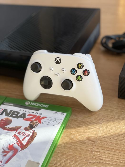 Consola XBOX ONE 500 GB + 2 Controllere + Jocuri Bonus