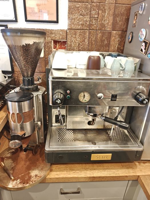 Aparat cafea profesional plus râșniță
