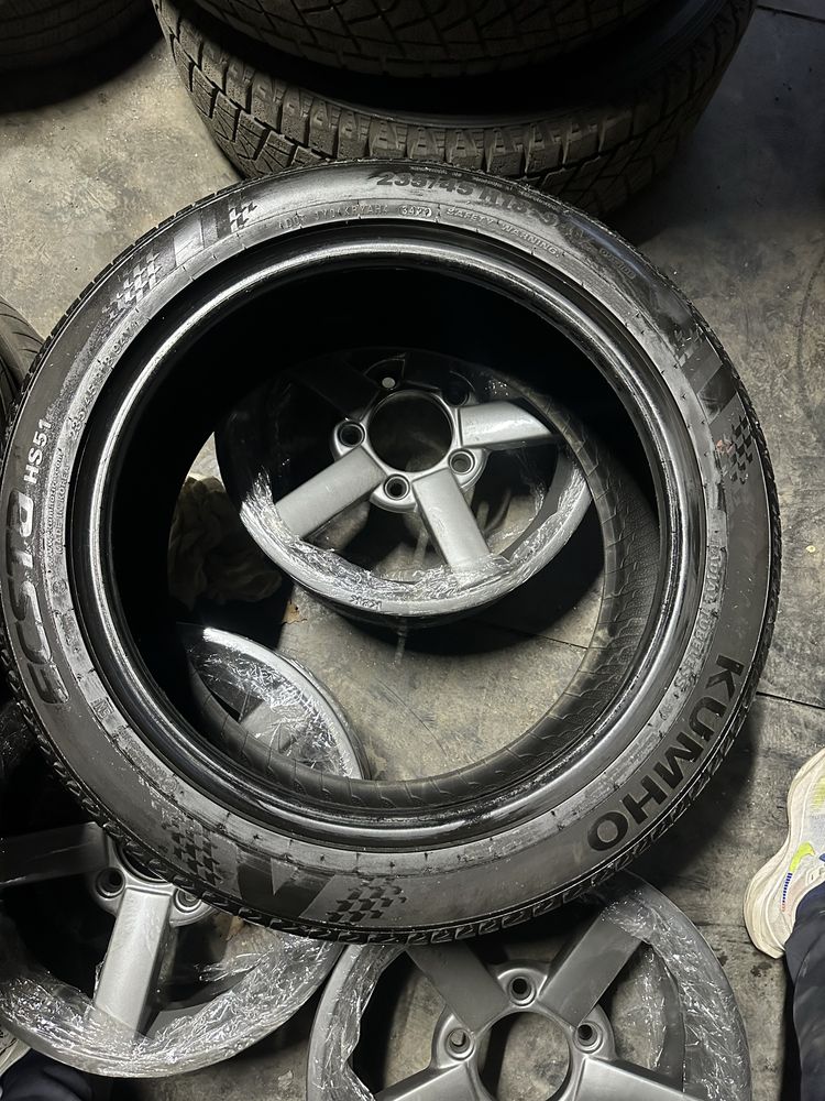 Kumho235/45/18 пара