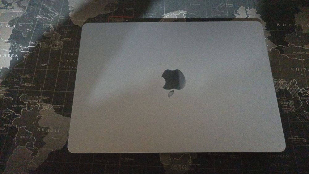 Macbook air m2 2022 yil 8/256gb