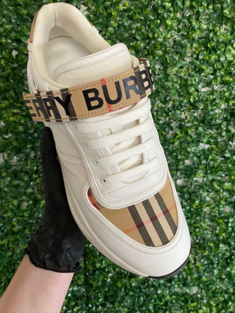 Adidași Burberry