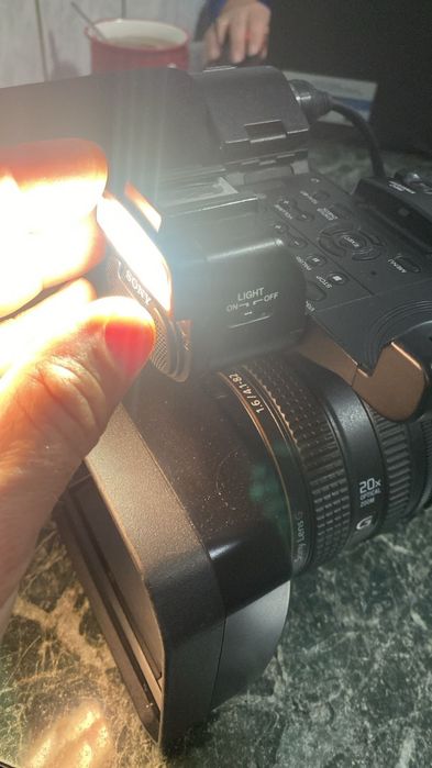 Camera video Sony HXR-Nx3 cu toate accesoriile