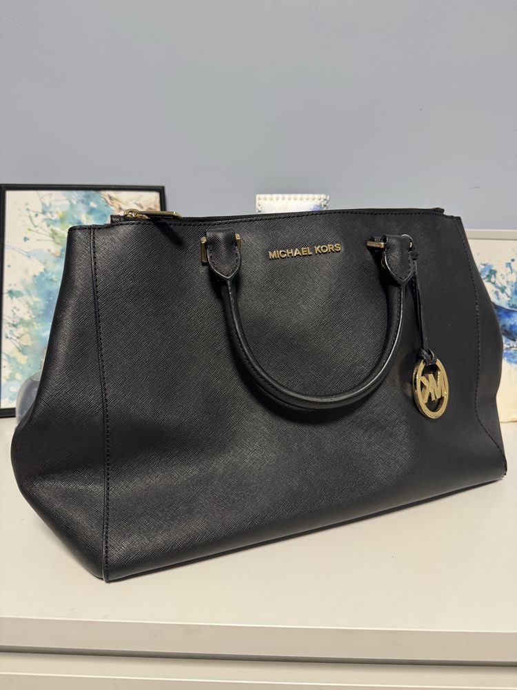 Michael Kors чанта естествена кожа 175 лв