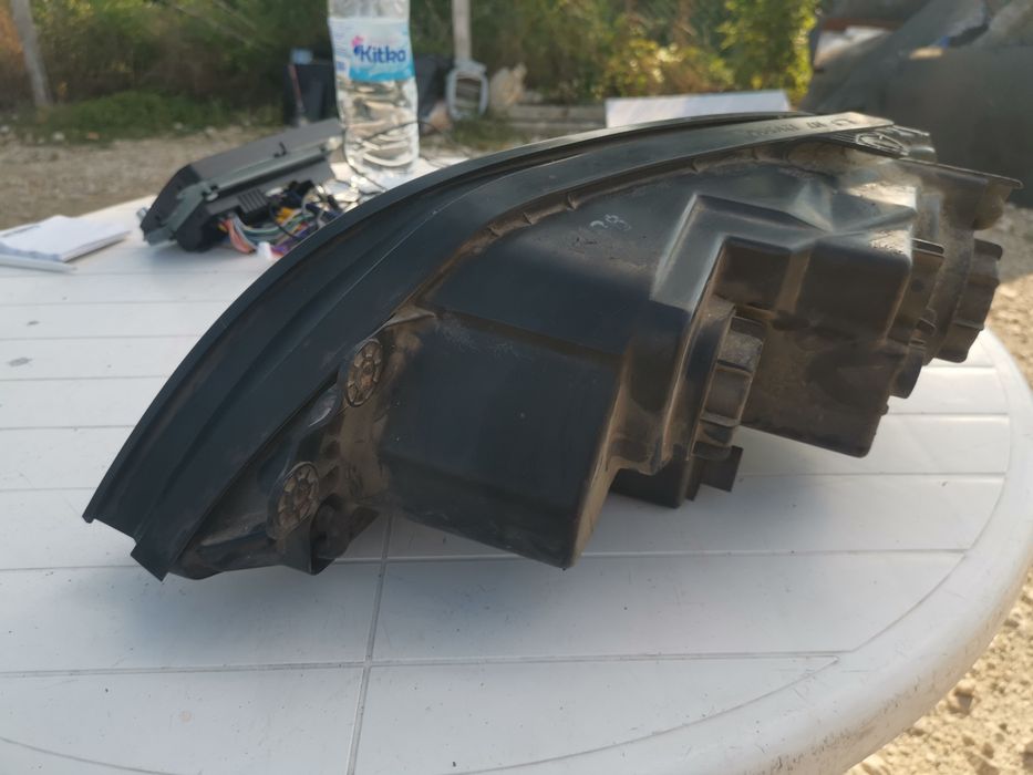 Десен фар за Киа Соренто 02-11 г.