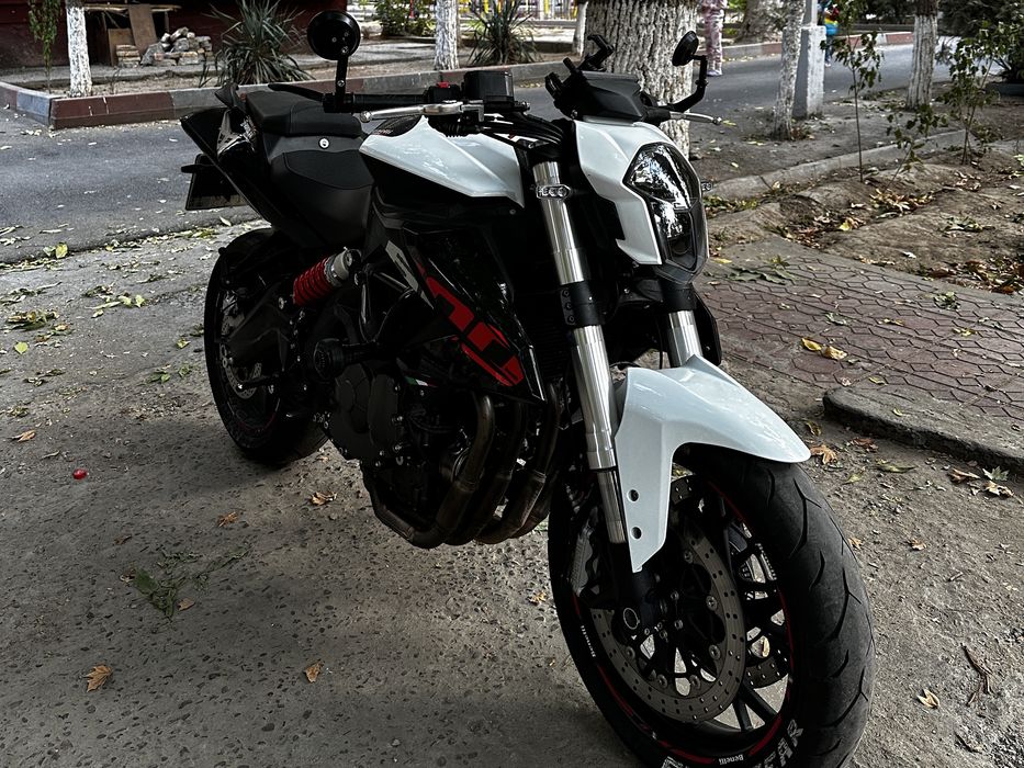 Стрит Мотоцикл Benelli TNT 600i restyling Italy последняя версия