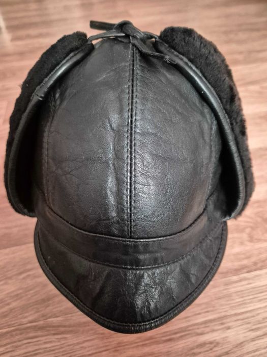 Шапка кожаная чёрная 52-54