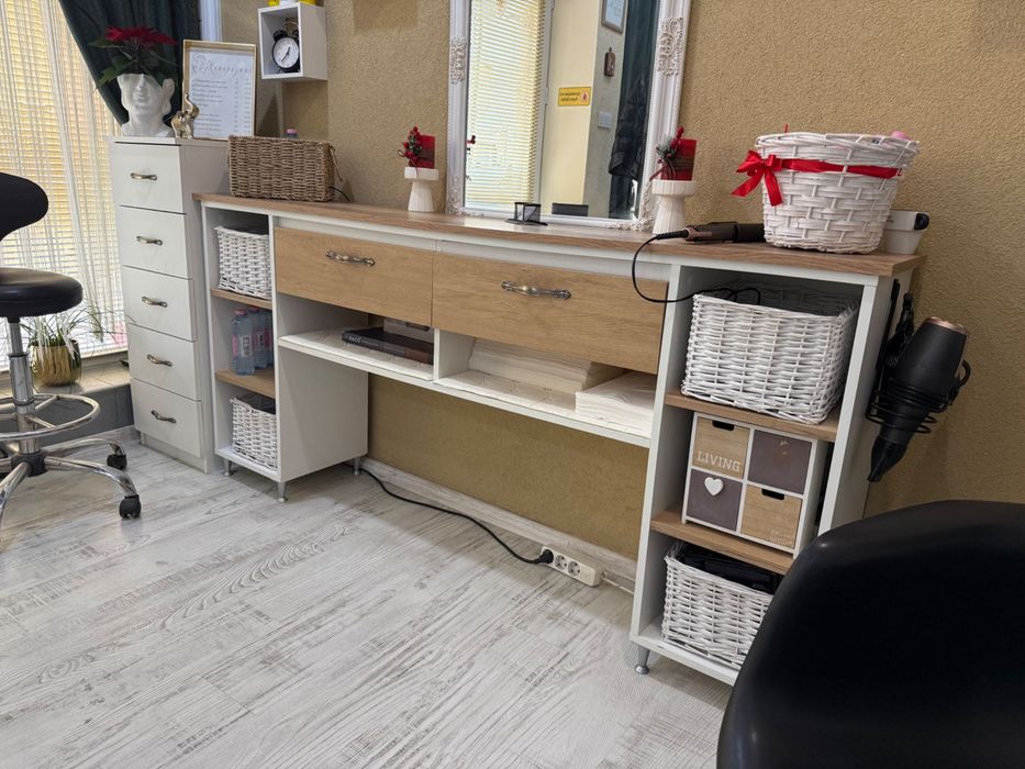 Тоалетка / скрин /