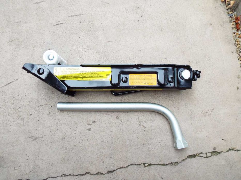 vand cric si cheie roti original de audi A6,A7 pret 300lei