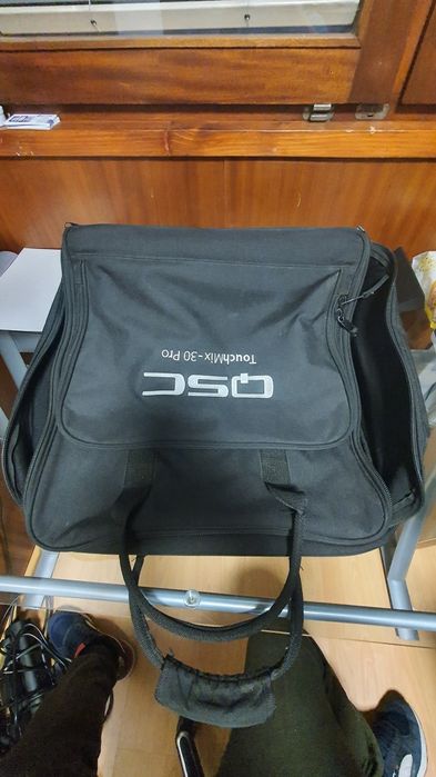 Mixer digital impecabil + Tableta IPAD, QSC TOUCHMIX 30