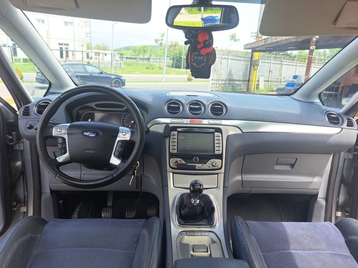 Vând ford S Max impecabil motor 2.0