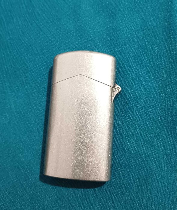 Bricheta metaliza Marlboro Zippo pe benzină  - nefolosită