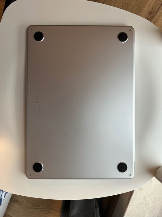 Macbook Air M2, 256/8 gb в перфектно състояние