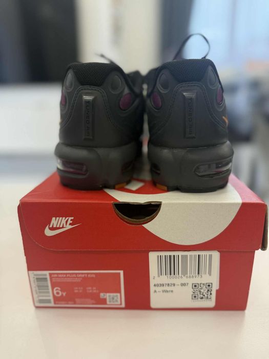 Nike Air Max Plus Drift Sneakers