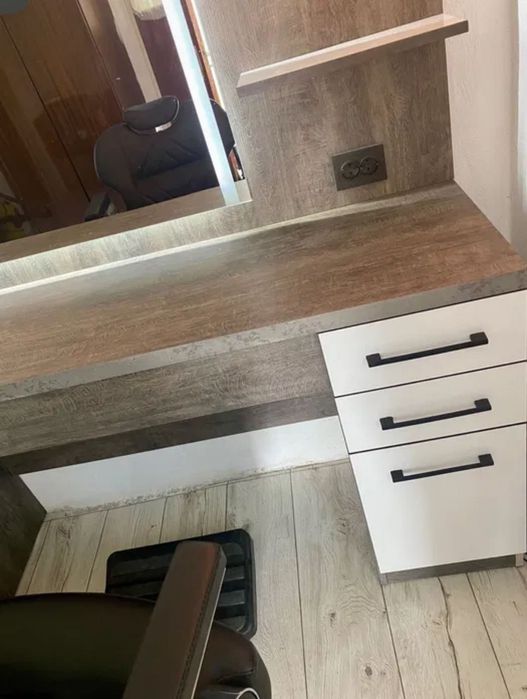 Работно място за Салон