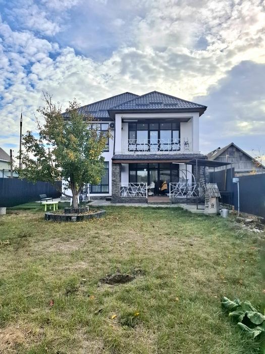 Коттедж в центре города 350 м²