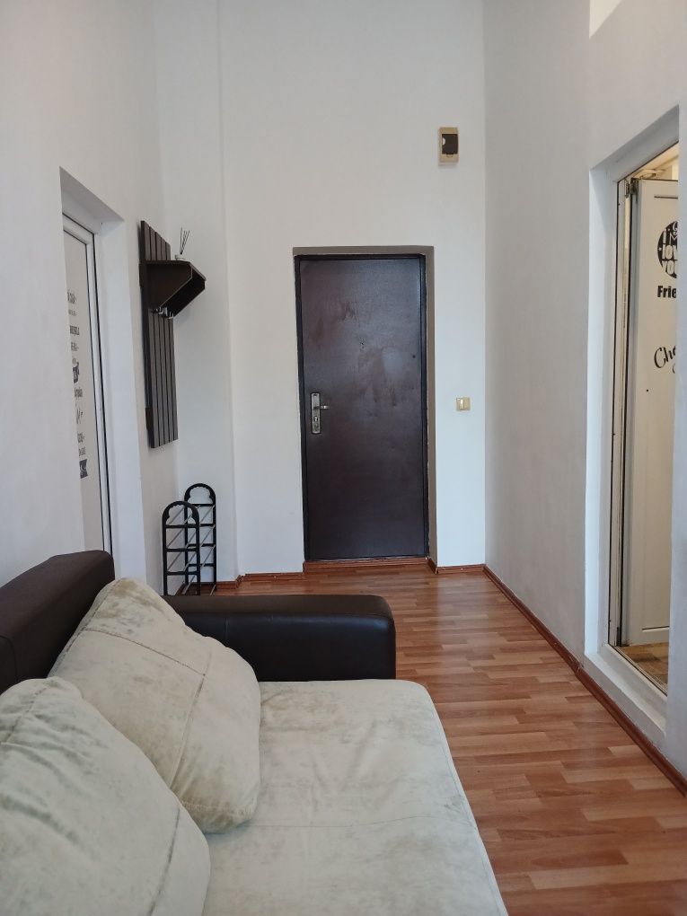 Particular închiriez garsoniera centru