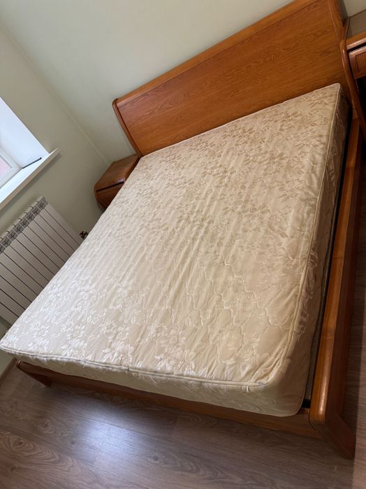 Матрас (2 штуки) и диван торг уместен!