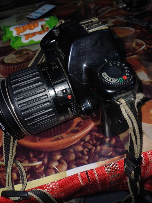 Aparat Foto Canon Eos 1000 cu obiectiv 35-80 mm