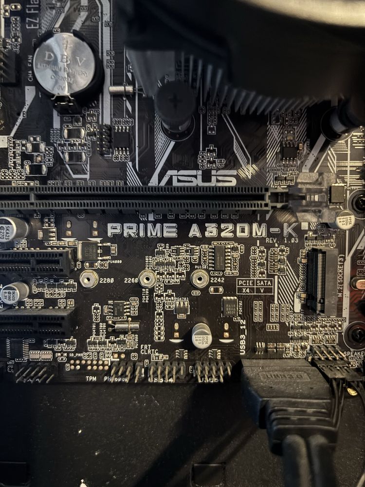 Pc gaiming intreg sau pe piese