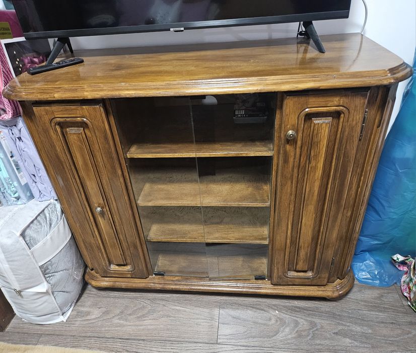 Vand comoda  din lemn masiv