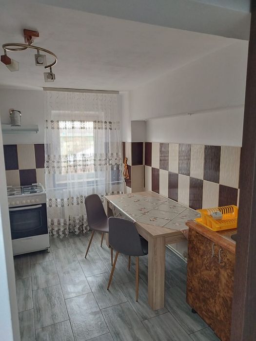 Inchiriez apartament 2 camere cu loc de parcare