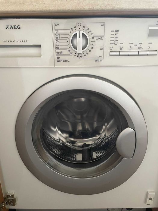 Пералня за вграждане AEG L-12843 VIT с проблем