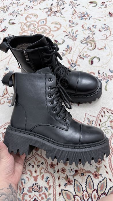 Женские ботинки