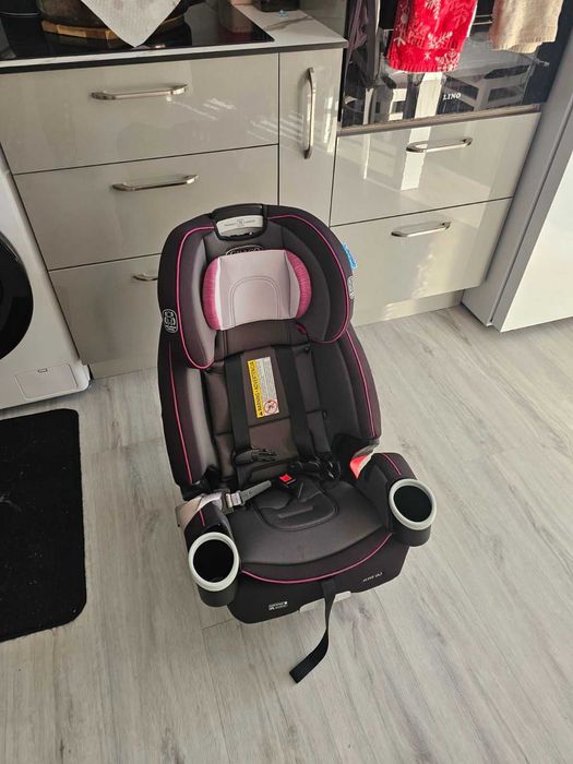 Столче за кола,от бебе до голямо детенце .