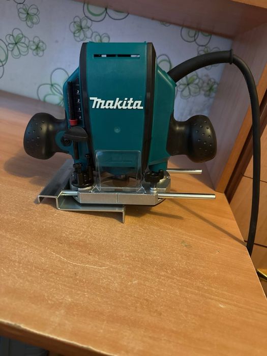 Ручной фрезер Makita