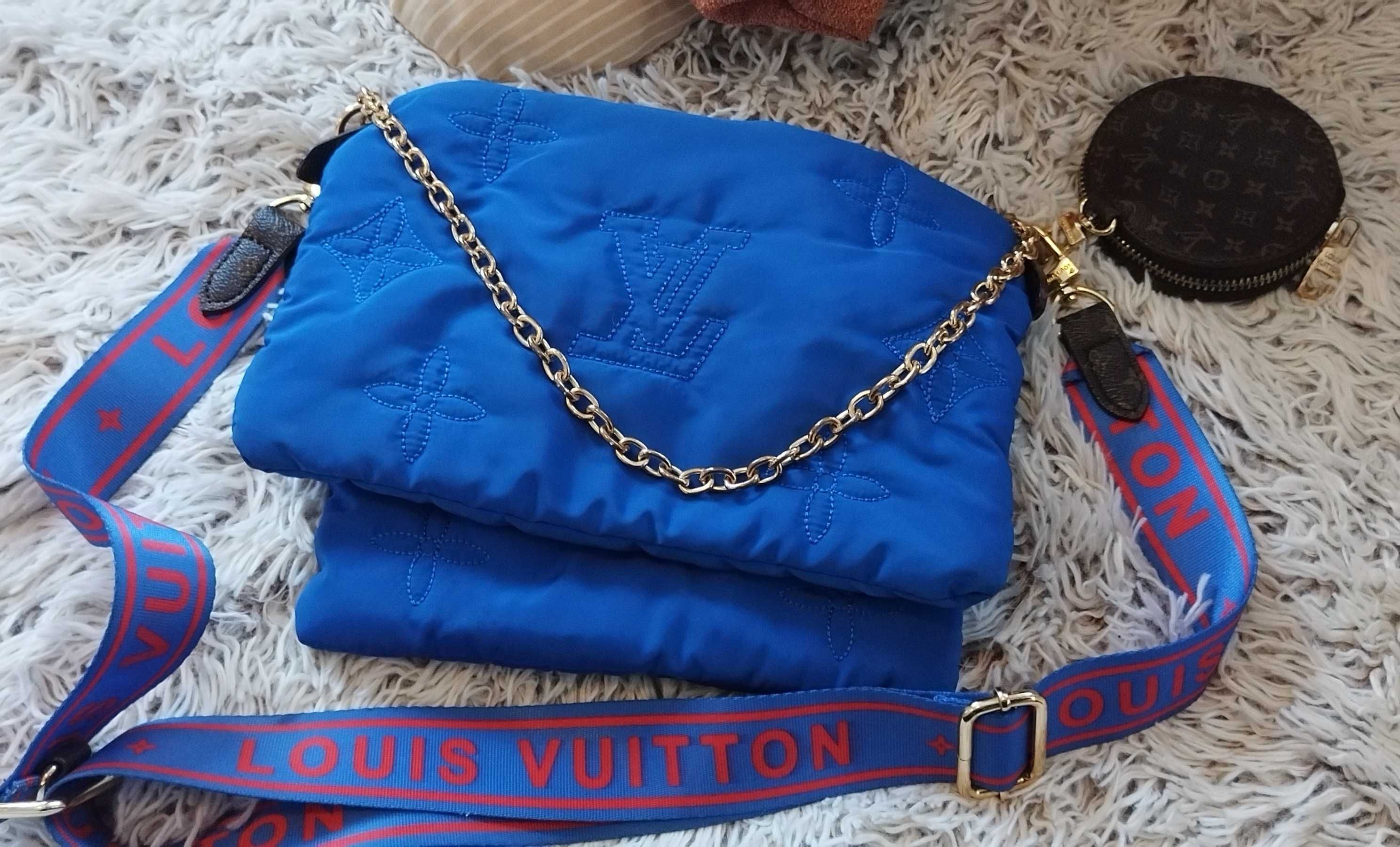 Синя чантичка Louis Vuitton