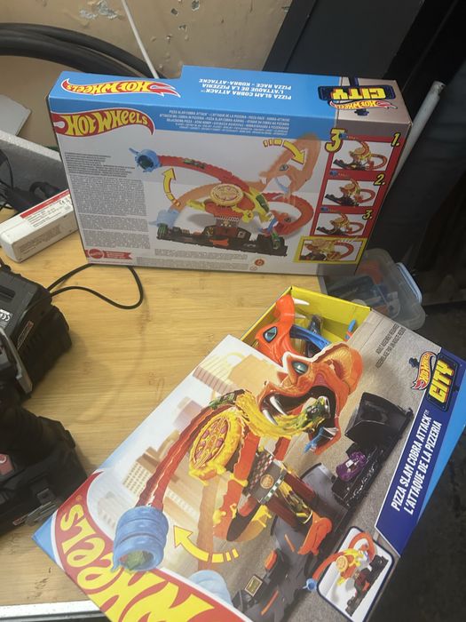 Hot wheels pizza slam cobra