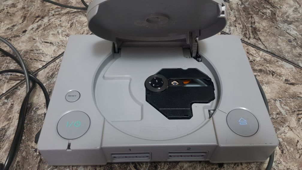 Playstation 1 - с 1 джойстик, без видео кабел