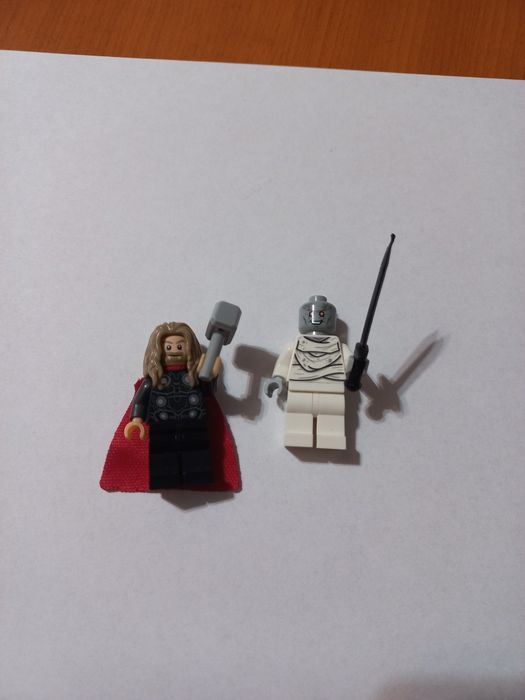 Vând/schimb mini figurina Lego