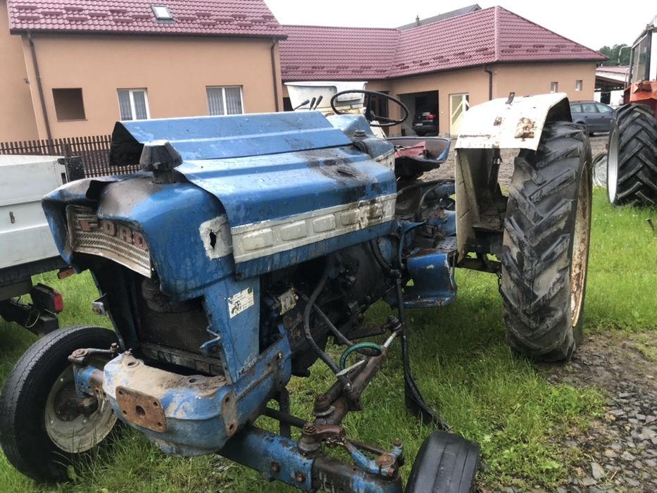 Dezmembrez Ford 5000