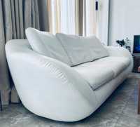 Бял кожен диван