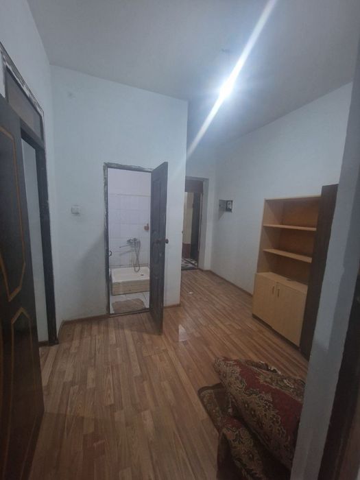 1 xonalik katta kvadratli uy sotiladi